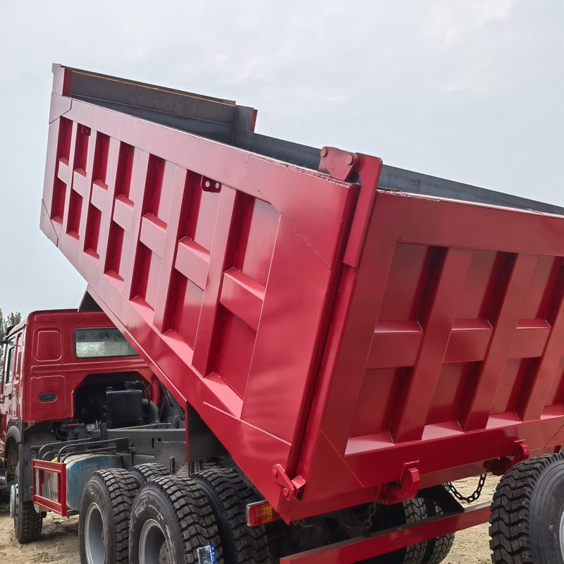 İkinci el 371hp atık kamyonu kullanılmış Howo 6x4 Multimedia sistemi 10 tekerlekli tipper kamyonu