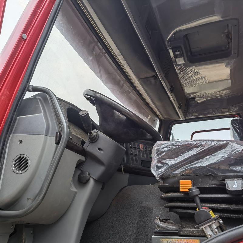 İkinci el 371hp atık kamyonu kullanılmış Howo 6x4 Multimedia sistemi 10 tekerlekli tipper kamyonu