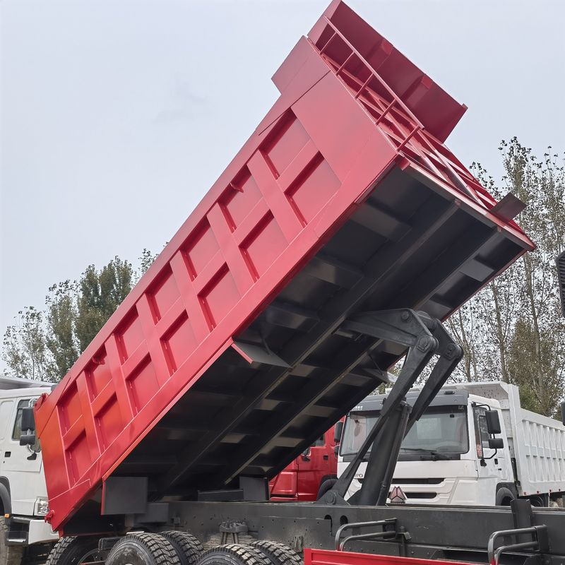 İkinci el 371hp atık kamyonu kullanılmış Howo 6x4 Multimedia sistemi 10 tekerlekli tipper kamyonu