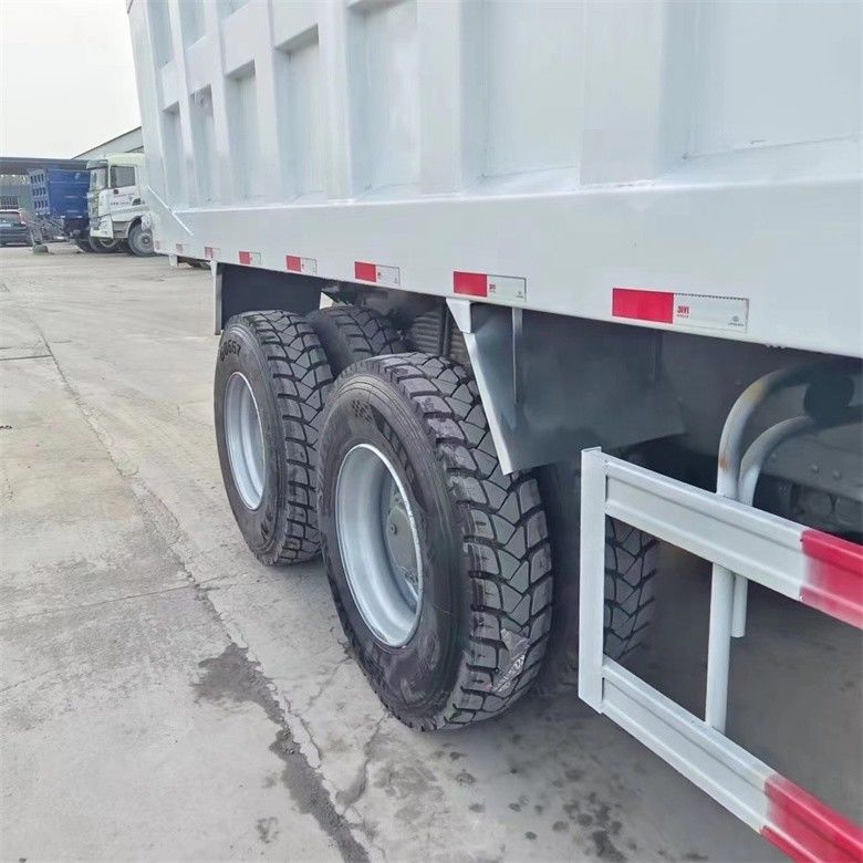 Multimedia sistemi 6x4 Howo Dump Truck Sinotruck 371 LHD ile donanımlı ve sol direksiyon