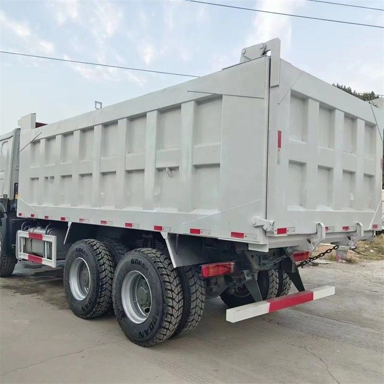 Multimedia sistemi 6x4 Howo Dump Truck Sinotruck 371 LHD ile donanımlı ve sol direksiyon
