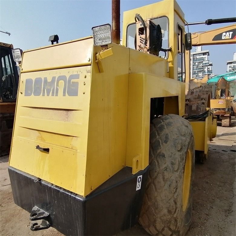 Dizel motorlu yol döşeme Bomag BW217D-2 Kullanılmış Tek Davul Koyun Ayak Hidrolik Yol Roleri