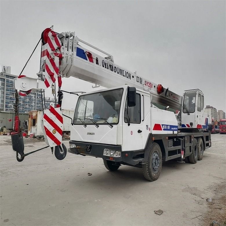 Kullanılmış Zoomlion QY25V 20 tonluk 3000-4000 çalışma saati ile tekerlekli mobil kamyon vinci