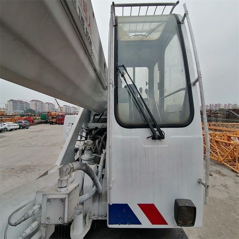 Kullanılmış Zoomlion QY25V 20 tonluk 3000-4000 çalışma saati ile tekerlekli mobil kamyon vinci