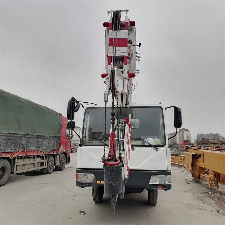 Kullanılmış Zoomlion QY25V 20 tonluk 3000-4000 çalışma saati ile tekerlekli mobil kamyon vinci
