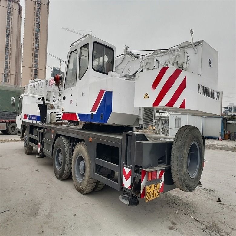 30 ton 25 ton kullanılmış Zoomlion vinci uygun fiyatlı perakende için mükemmel durumda