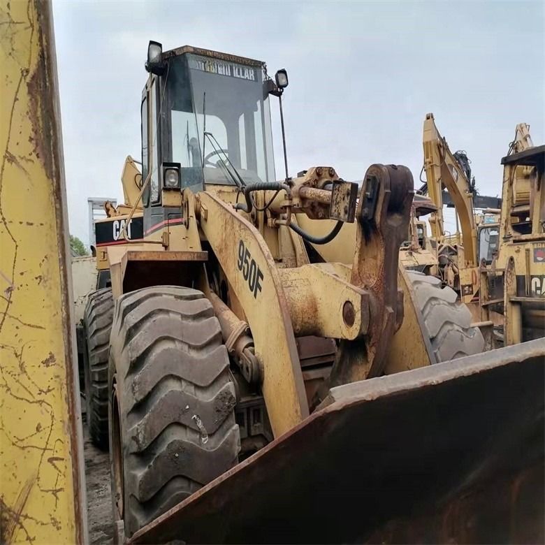 Caterpillar 950F 17 tonluk tekerlekli yükleyici 6.6 litrelik hacim ve 3200-3300 çalışma saati