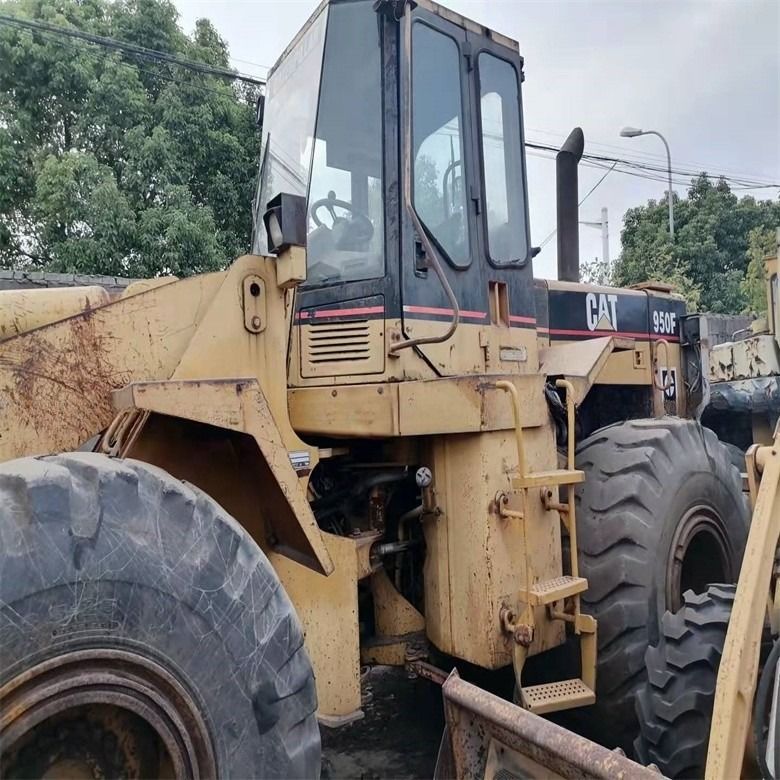 Caterpillar 950F 17 tonluk tekerlekli yükleyici 6.6 litrelik hacim ve 3200-3300 çalışma saati