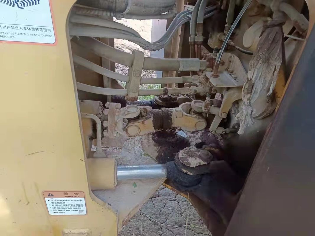 SEM 630B Tek Çubuklı Buldozer Yükleyici Ağır Güçlü Zorlu Arazi
