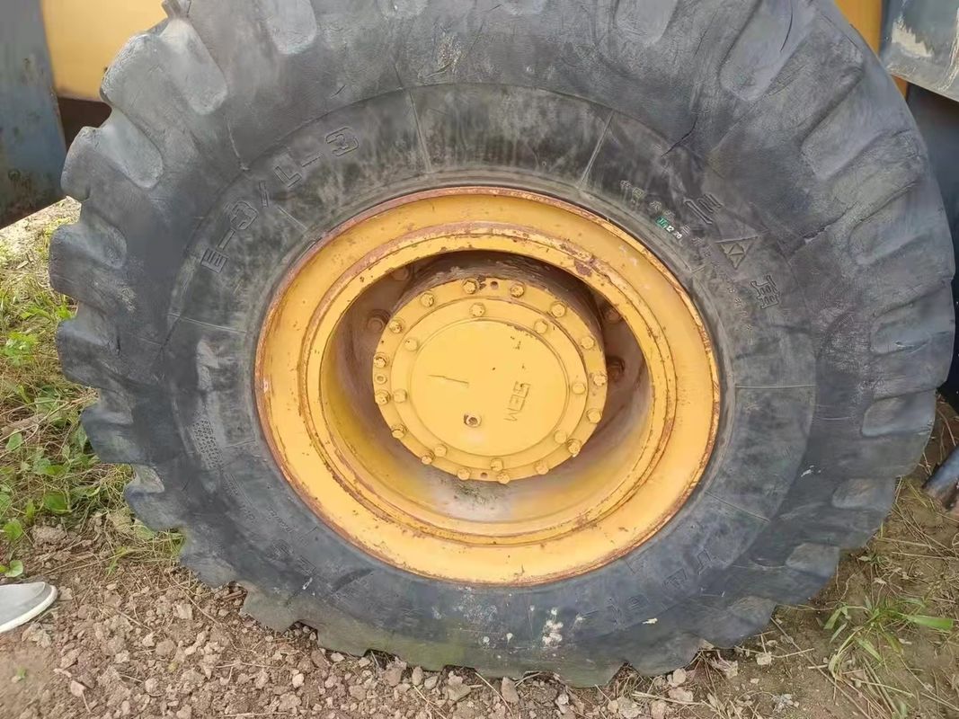 SEM 630B Tek Çubuklı Buldozer Yükleyici Ağır Güçlü Zorlu Arazi