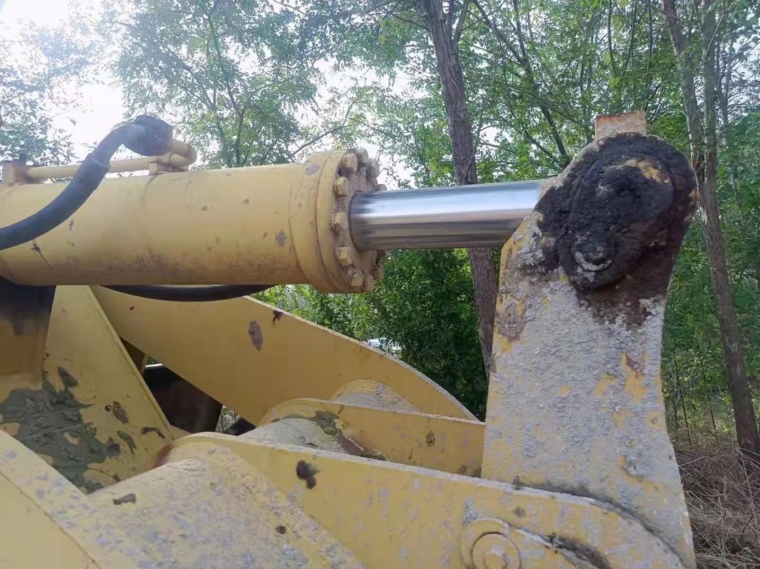 SEM 630B Tek Çubuklı Buldozer Yükleyici Ağır Güçlü Zorlu Arazi