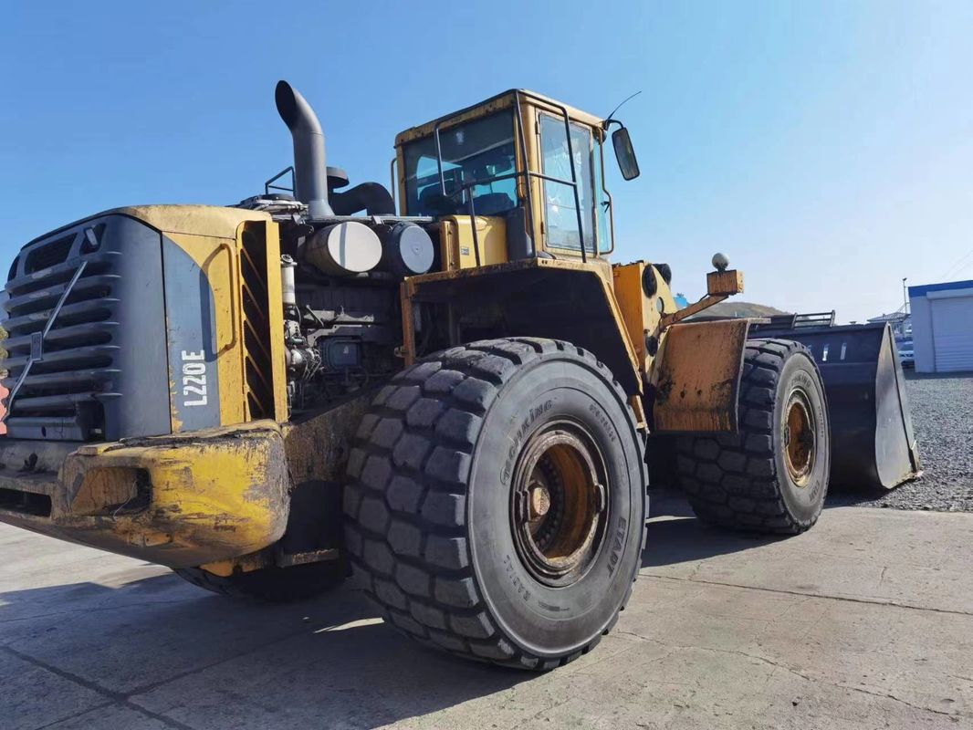 4WD Sürüş Türü Kullanılmış yükleyici VOLVO L220E Orijinal Tasarım Tekerlek Kaydırma-Könüllü Yükleyici Hareketli Tür