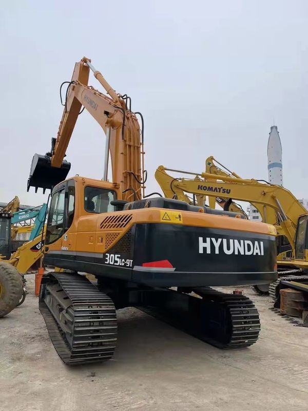 30 ton, çalışmaya hazır ve deneyimli Kore ithal Hyundai 305 iyi durumda.