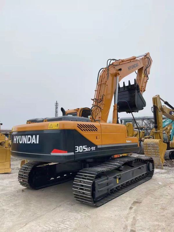 30 ton, çalışmaya hazır ve deneyimli Kore ithal Hyundai 305 iyi durumda.