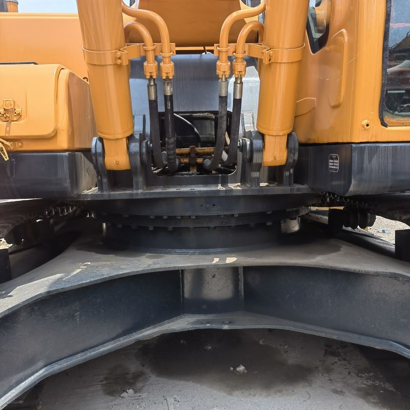 30 ton, çalışmaya hazır ve deneyimli Kore ithal Hyundai 305 iyi durumda.