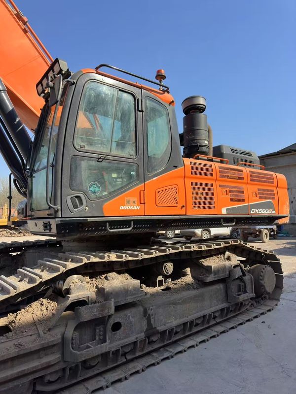 Kullanılmış Doosan DX560LC sürünen kazma makinesi satılıyor Yüksek kaliteli ikinci el inşaat ekipmanları