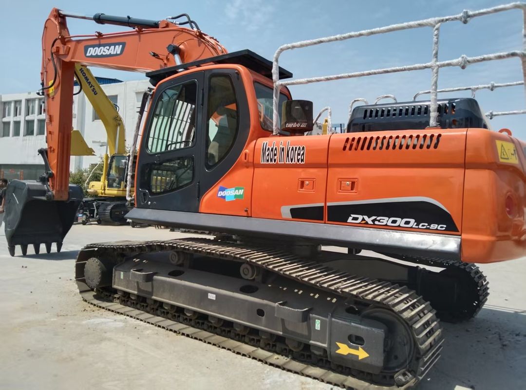 Kullanılmış DOOSAN Crawler Excavator DX300LC-9C Taşıma Yüksekliği 3.475M Yüksek Performans