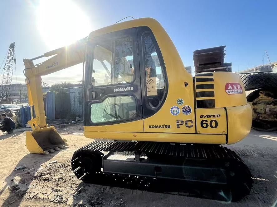 Kullanılmış KOMATSU sürünen kazıcı PC60-7 İkinci El KOMATSU PC60-7 Çizgi kazıcı kazı ekipmanları