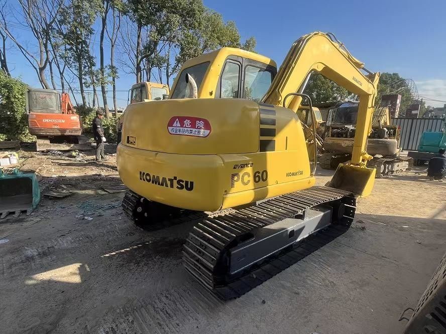 Kullanılmış KOMATSU sürünen kazıcı PC60-7 İkinci El KOMATSU PC60-7 Çizgi kazıcı kazı ekipmanları