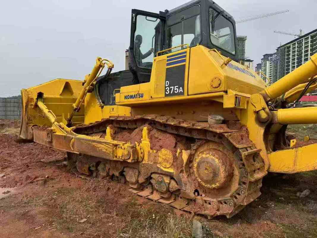 Satılık kullanılmış Komatsu D375A-5 Buldozer 68 Tonluk Çarpıcı Dozer Çin'den ihraç edildi